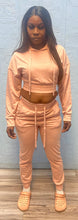 Load image into Gallery viewer, ACCESS WOMEN&#39;S 2pc. ACTIVEWEAR PULLOVER CROP/JOGGER OUTFIT SET (MAUVE)