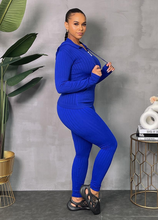 Load image into Gallery viewer, ACCESS LADIES SEAMLESS 2PC ACTIVEWEAR ZIP-UP HOODIE &amp; LEGGING SET  (ONE SIZE)