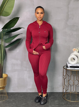 Load image into Gallery viewer, ACCESS LADIES SEAMLESS 2PC ACTIVEWEAR ZIP-UP HOODIE &amp; LEGGING SET  (ONE SIZE)