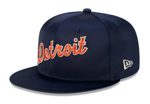 NEW ERA DETROIT TIGERS SATIN SCRIPT 9FIFTY SNAPBACK