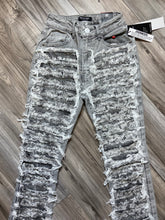Load image into Gallery viewer, RED FOX WOMEN&#39;S STACKED SUPER FRAYED DENIM PANTS PA4414 (GREY)