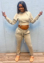 Load image into Gallery viewer, ACCESS WOMEN&#39;S 2pc. ACTIVEWEAR PULLOVER CROP/JOGGER OUTFIT SET (HEATHER GREY)