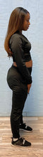 Load image into Gallery viewer, ACCESS WOMEN&#39;S 2PC ACTIVEWEAR ZIPDOWN CROP/JOGGER OUTFIT SET (BLACK)