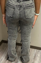 Load image into Gallery viewer, RED FOX WOMEN&#39;S STACKED FRAYED DENIM PANTS PA4454 (ACID BLACK)