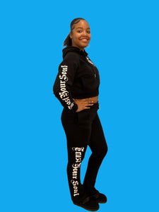 REDFOX "TRUST YOUR SOUL" FLEECE CROP JACKET W/ STACKED PANTS (BLACK)