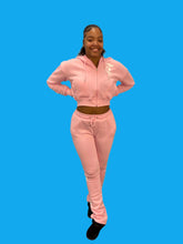 Load image into Gallery viewer, REDFOX &quot;TRUST YOUR SOUL&quot; FLEECE CROP JACKET W/ STACKED PANTS (LT. PINK)