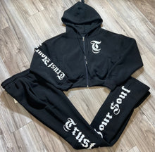 Load image into Gallery viewer, REDFOX &quot;TRUST YOUR SOUL&quot; FLEECE CROP JACKET W/ STACKED PANTS (BLACK)