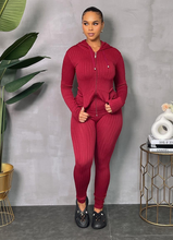 Load image into Gallery viewer, ACCESS LADIES SEAMLESS 2PC ACTIVEWEAR ZIP-UP HOODIE &amp; LEGGING SET  (ONE SIZE)