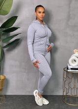 Load image into Gallery viewer, ACCESS LADIES SEAMLESS 2PC ACTIVEWEAR ZIP-UP HOODIE &amp; LEGGING SET  (ONE SIZE)