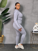 Load image into Gallery viewer, ACCESS LADIES SEAMLESS 2PC ACTIVEWEAR ZIP-UP HOODIE &amp; LEGGING SET  (ONE SIZE)