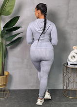 Load image into Gallery viewer, ACCESS LADIES SEAMLESS 2PC ACTIVEWEAR ZIP-UP HOODIE &amp; LEGGING SET  (ONE SIZE)