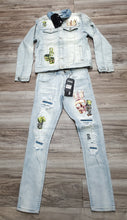 Load image into Gallery viewer, MOTIVE DENIM &quot;MIND OF A HUSTLER&quot; JACKET (LIGHT BLUE)