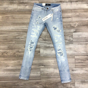 FOCUS LIGHT WASH DISTRESSED W/MOTTO JEANS