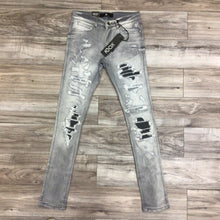 Load image into Gallery viewer, FOCUS LIGHT GREY DISTRESSED W/MOTTO JEANS
