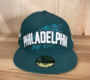 PHILADELPHIA EAGLES NEW ERA FITTED HAT ON FIELD - MIDNIGHT GREEN
